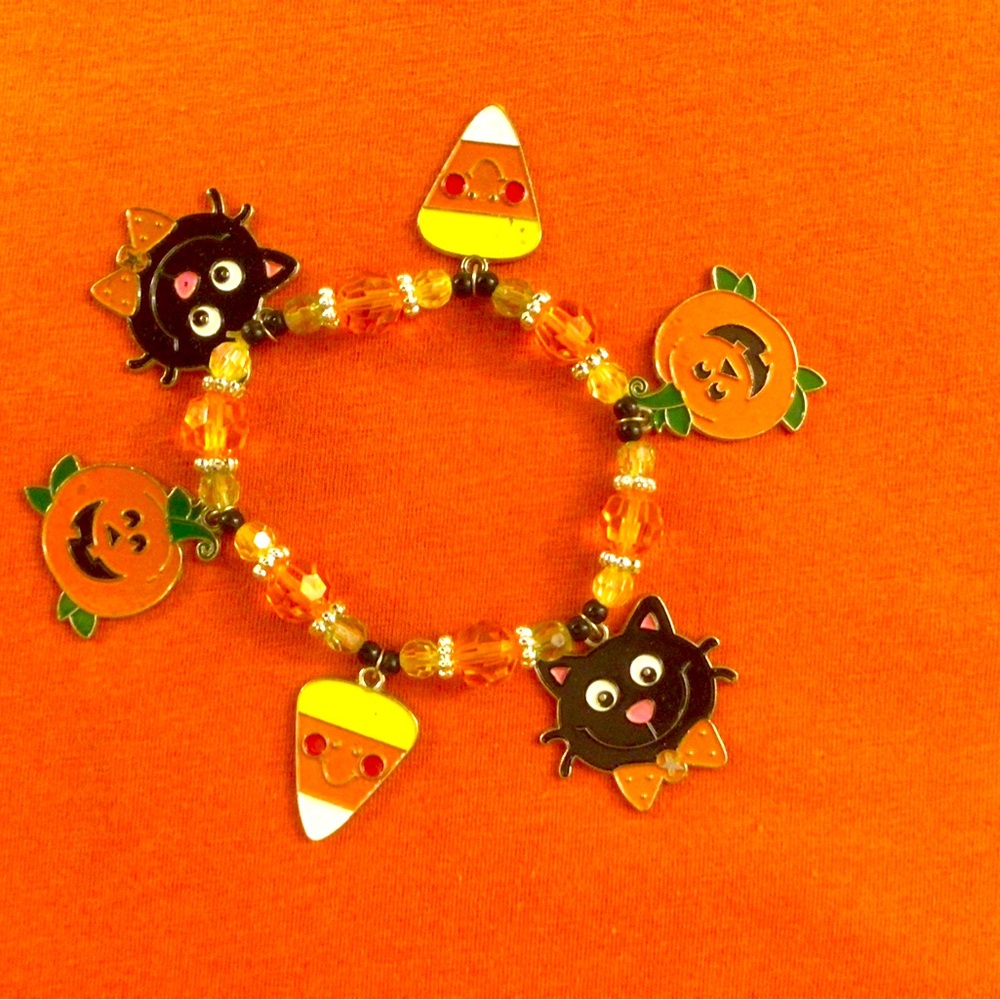 🎃Fun & Oh So Cute Halloween Bracelet👻!